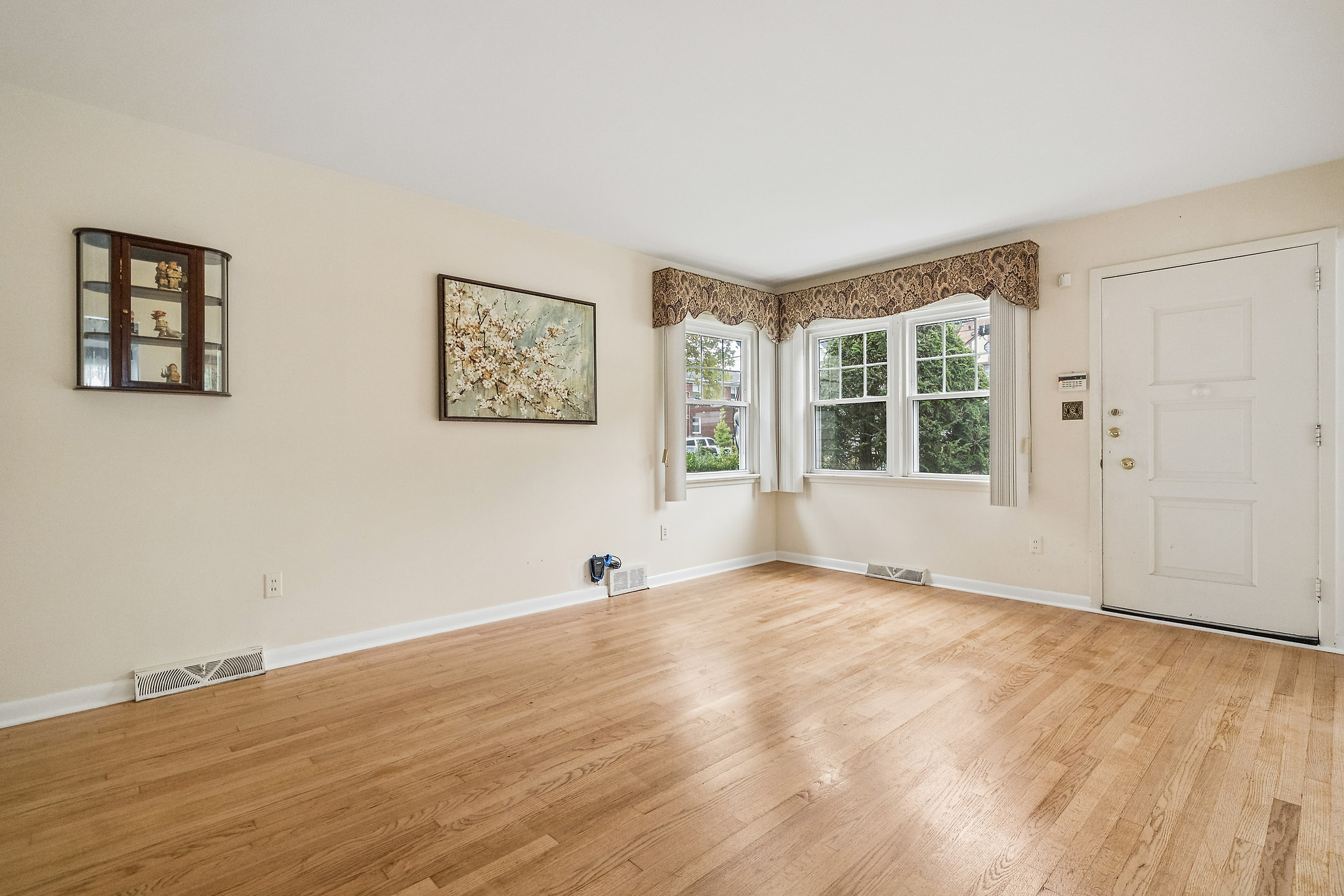 add furnishing for entryway/living room setup.